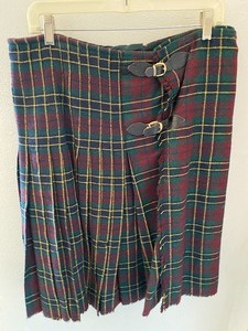 lot 194 image: Kilt and Matching Scarf