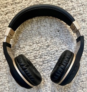 lot 264 image: Riwbox Bluetooth Stereo Headphones