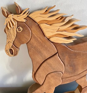 lot 275 image: Wooden Horse Decor
