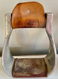 lot 280 image: Pair of Stirrups