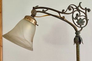 lot 298 image: Vintage Floor Lamp