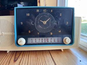 lot 313 image: Vintage General Electric Radio