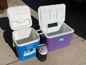 lot 335 image: Cooler Lot