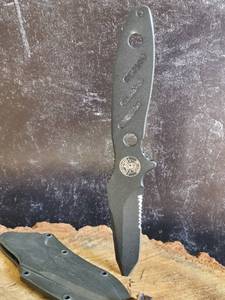 lot 78 image: Smith & Wesson Knife