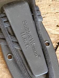 lot 79 image: Smith & Wesson Knife
