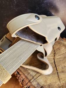 lot 82 image: Safariland Military thigh Style Pistol Holster