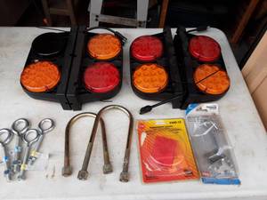 lot 10 image: Light Set For Trailer Or Towing With Hardware