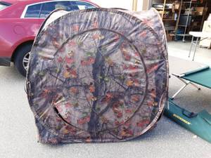 lot 18 image: Portable Folding Duck BlindTent 56x56