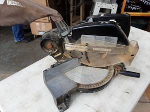 lot 19 image: Black & Decker 10 Miter Saw With Dust Bag