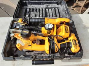 lot 20 image: Dewalt Cordless Power Tool Set