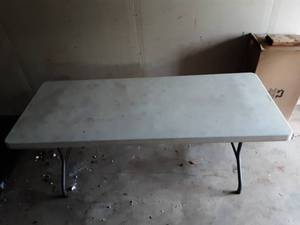 lot 25 image: Life Time 6 Ft. Banquet Table