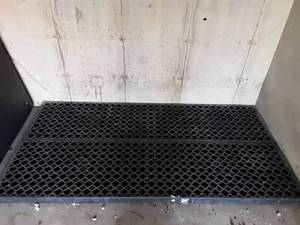 lot 26 image: 2-Plastic Pallets 24 x 94.