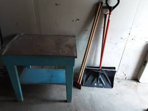 lot 28 image: Small Work Bench 30x30x20 & Snow Shovel & Ice Chipper