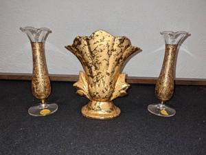 lot 36 image: Hand Decorated 22k Gold Vase & 2 Glastonbury Bud Vases wGold Overlay
