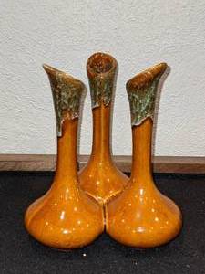 lot 20 image: Mid Century Modern Van Briggle Triple Bud Vase 7 Brown wGreen Drip