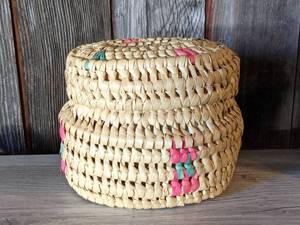lot 48 image: Handmade Open Weave Straw Basket wLid