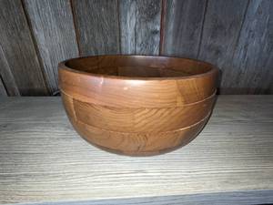 lot 42 image: Kustom Kraft Solid Walnut Wood Bowl