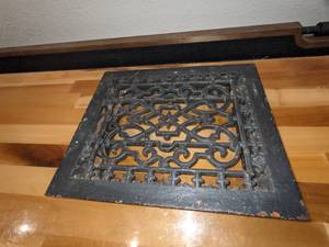 lot 78 image: Architectural Salvage Cast Iron Floor Grate