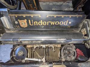 lot 85 image: Antique Underwood Typewriter No. 11 Standard Writer Steel Case 1930