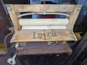 lot 87 image: Antique Lovell Clothes Wringer