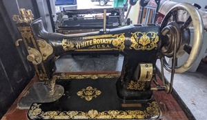 lot 86 image: Antique White Rotary Treadle Sewing Machine wBase