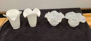 lot 98 image: 4 Art Deco Glass Lamp Shades