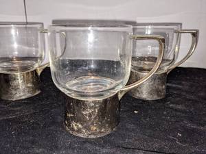 lot 37 image: Hollywood Regency Set of 6 Glass Coffee Cups in Gold Tone Bases