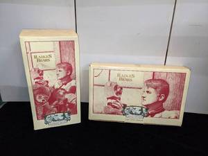 lot 122 image: Collectible Raikes Christmas Bears, New