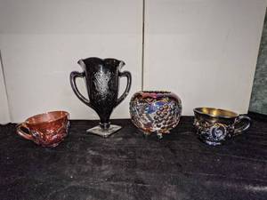 lot 152 image: Collectible Glassware Pieces