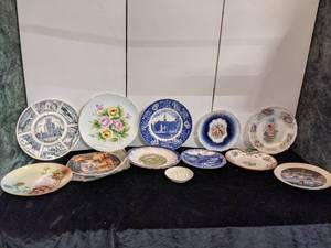 lot 159 image: Collectible Plates