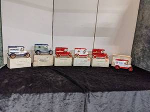 lot 160 image: Collectible Die-Cast Truck Banks