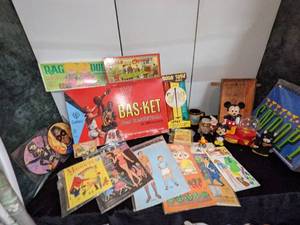 lot 177 image: Vintage Toys - Games, Paper Dolls, Figurines & More