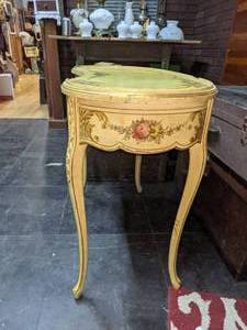lot 51 image: Cute As Can Be Antique Vanity