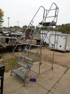 Cotterman 8 rolling ladder. Lightly used. Minor dings in frame. As shown.