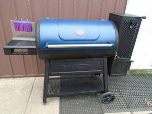 Char Griller pellet grill shell. No controller or grates. Good for a handy man project. Heavy unit. As shown.