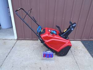 Toro 4 cycle snow thrower. Good used condition. Tested & works. As shown.