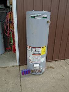 AO Smith 40 gallon gas water heater. New unit but has scratches & dents. Never been installed. As shown.