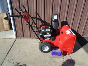 Yard Machine snow blower. Electric start. Appears like new. Very good condition. Tested & works. As shown.