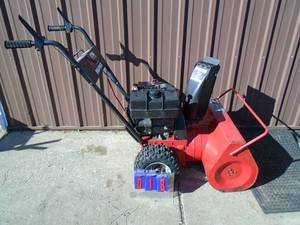 Snapper 724 snow blower. Used condition. Tested & works. As shown.