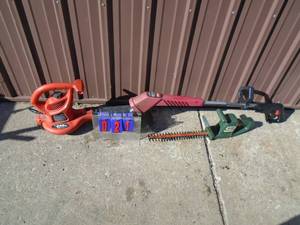 Misc yards tools. Blower, weed trimmer & hedge trimmer. All work. As shown.