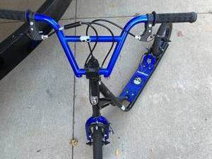 lot 37 image: Mongoose Childs Scooter