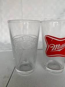 lot 110 image: 6 Glasses Miller etc. 2 with Cute Cowgirl