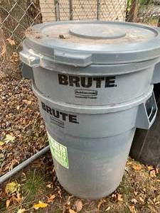 lot 188 image: Trash Cans and Bins