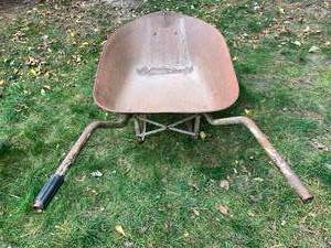 lot 190 image: Vintage Rusty Wheelbarrow