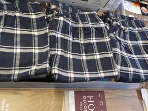 Beverly Hills Polo club Navy and wh...