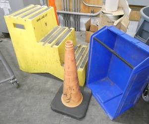 lot 12 image: Commercial lot of 500 lb capacity 3 steps, traffic cone and large plastic storage bin
