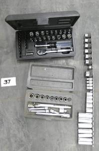 lot 37 image: A whole pile of 14 sockets and wrenches