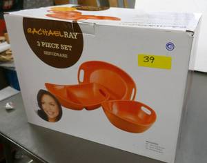 lot 39 image: Brand new Rachel Ray 3 piece servware set, bowl, platter, divided dish
