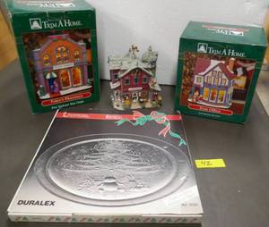 lot 42 image: Group of 3 Christmas houses and large serving plate
