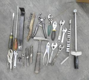 lot 79 image: Lot of tools - pry bar, torque wrench, long screwdrivers, sockets, pliers, wrenches